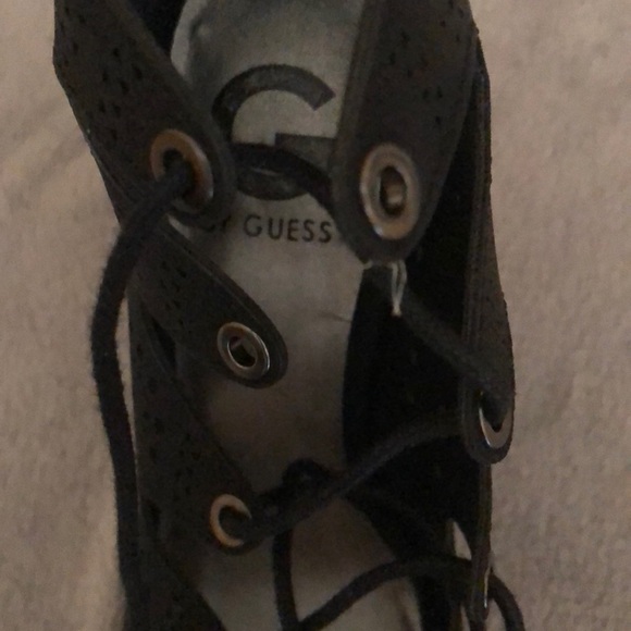 NWT đź‘ Guess heels black lace pattern - Picture 8 of 14